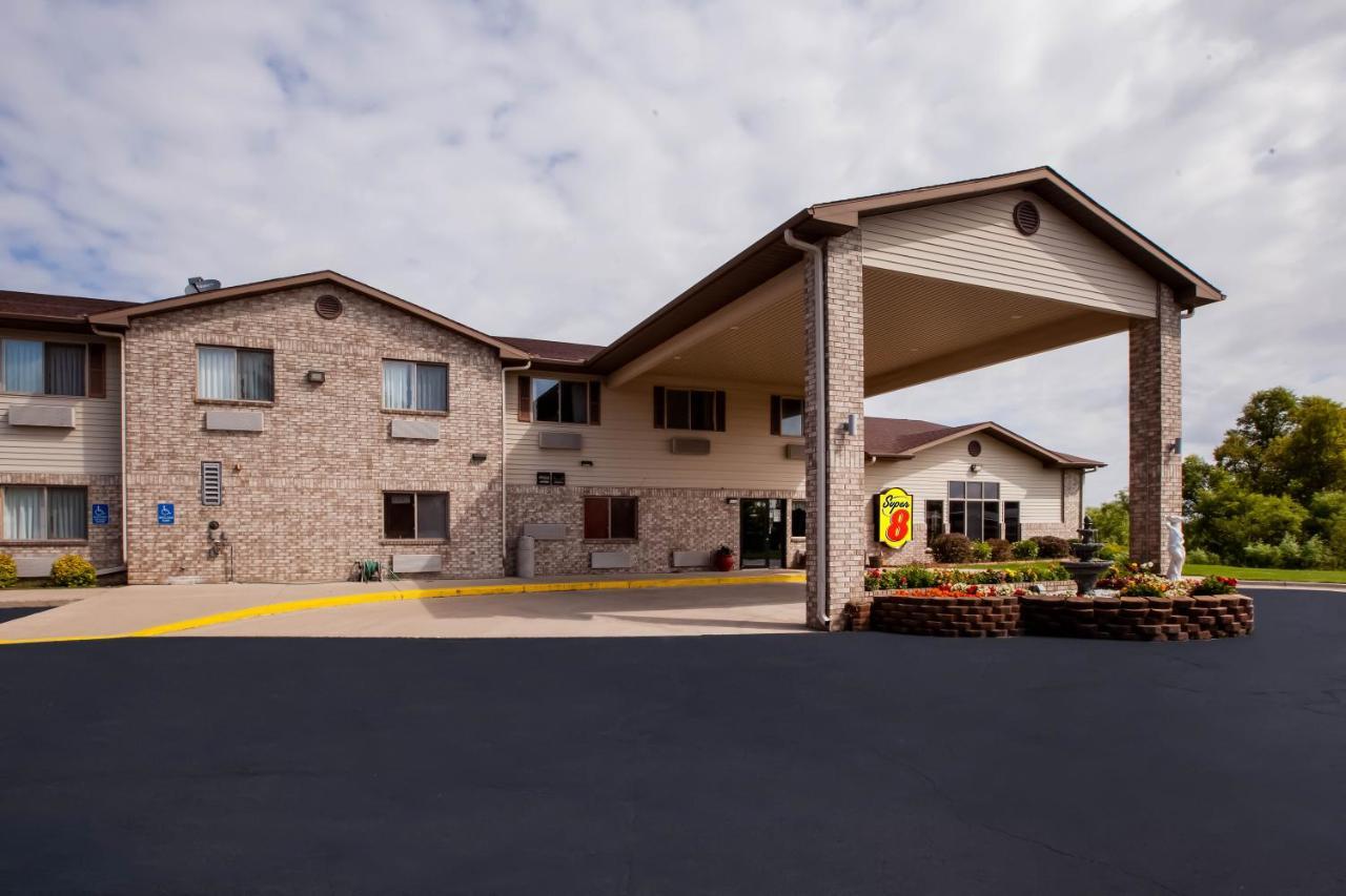 Super 8 By Wyndham Big Rapids Motel Exterior foto
